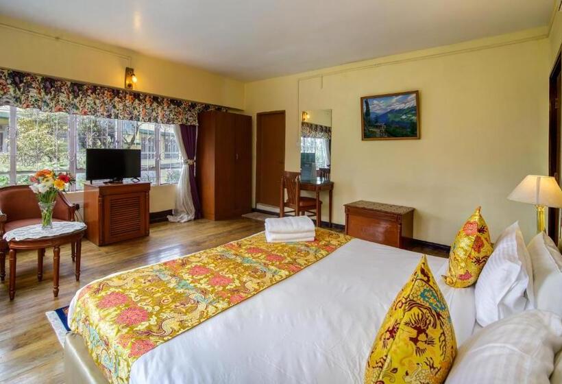 Muscatel Himalayan Resort   400 Mts From Mall Road