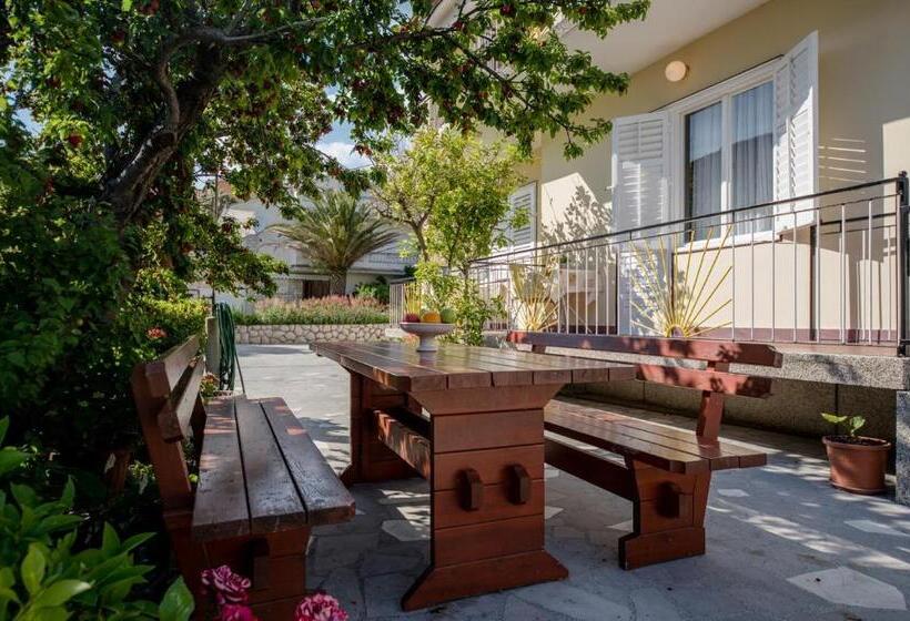 膳宿费 Apartments Ljubica Banjol