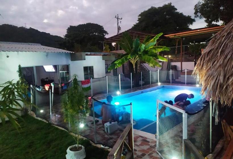 پانسیون Hostal La Sierra Nevada