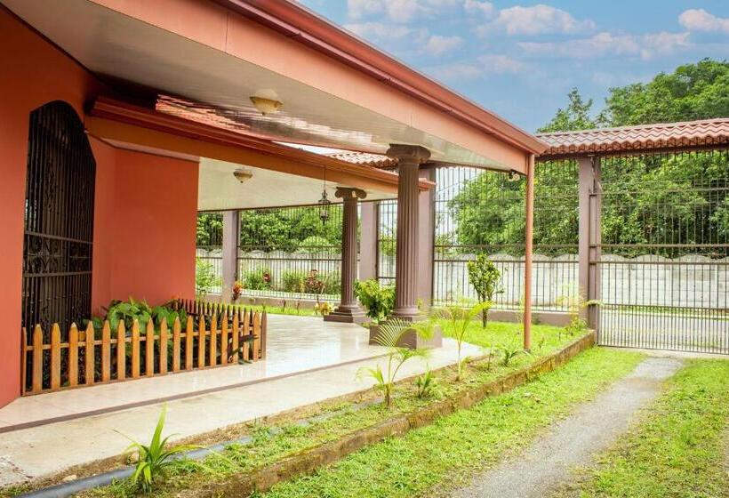 Tico House Bed & Breakfast