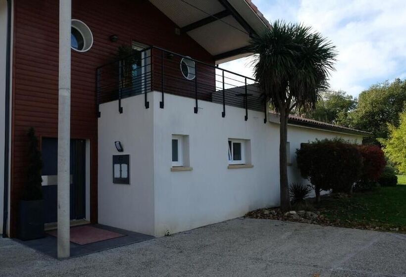 مبيت وإفطار La Planette