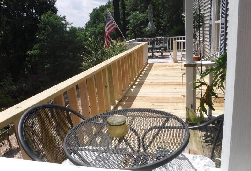 Serenity Hill Bed And Breakfast