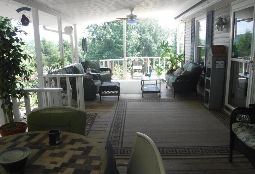 Serenity Hill Bed And Breakfast