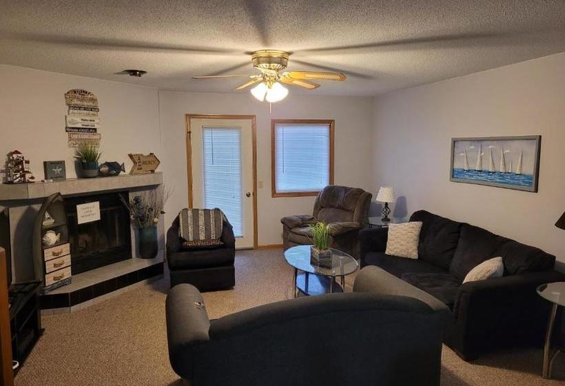 Condos At 530 E. Hiawatha