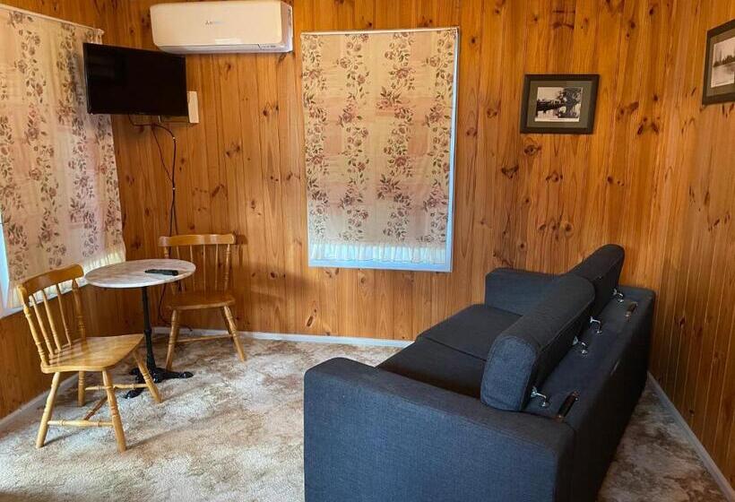 Happy Wanderer Motel Cohuna 70s Style