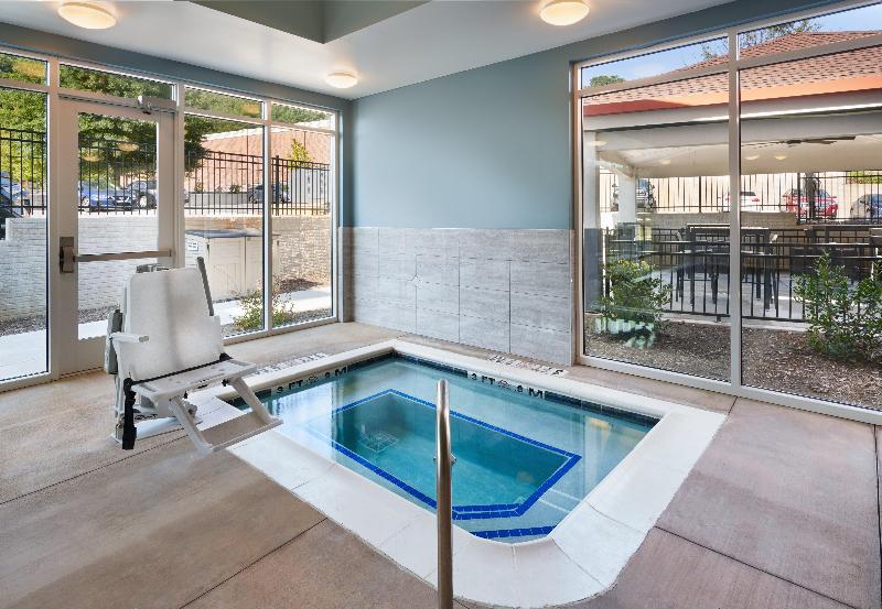 Отель Candlewood Suites Asheville Downtown, An Ihg