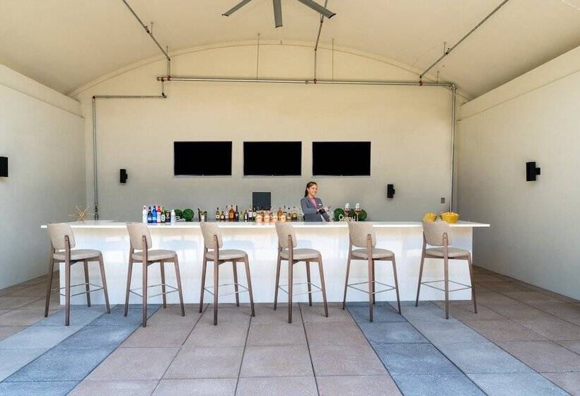 Отель Candlewood Suites Asheville Downtown, An Ihg