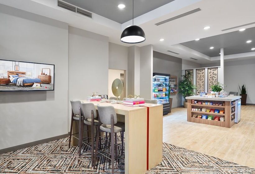 Отель Candlewood Suites Asheville Downtown, An Ihg