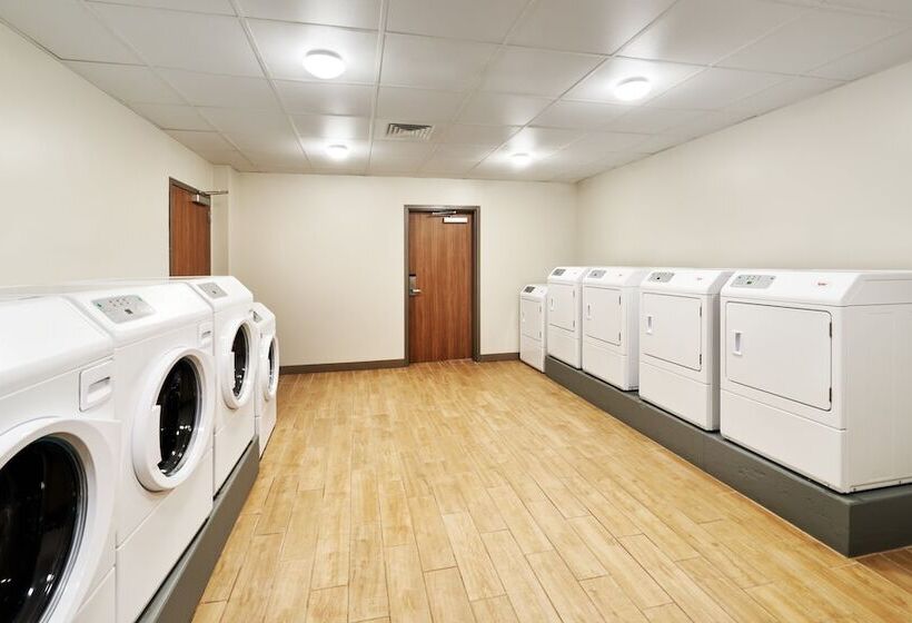 Отель Candlewood Suites Asheville Downtown, An Ihg