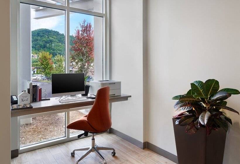Отель Candlewood Suites Asheville Downtown, An Ihg