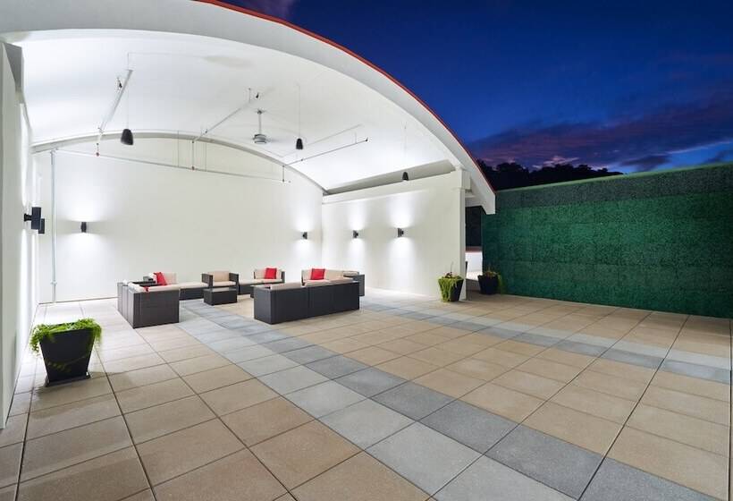 Отель Candlewood Suites Asheville Downtown, An Ihg