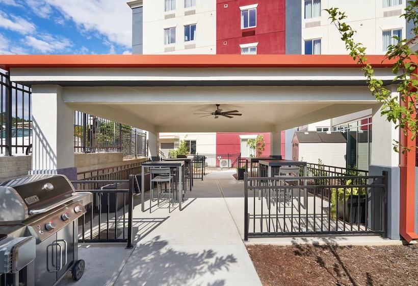 Отель Candlewood Suites Asheville Downtown, An Ihg