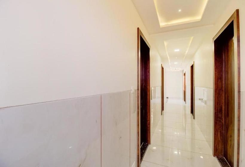 בית מלון כפרי Capital O Nsk181 Rio Inn