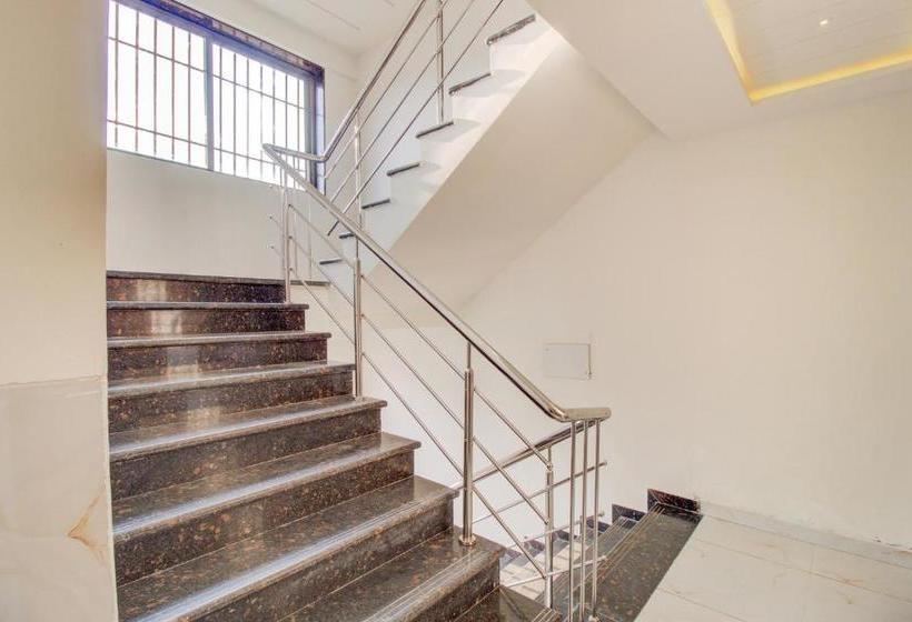 בית מלון כפרי Capital O Nsk181 Rio Inn