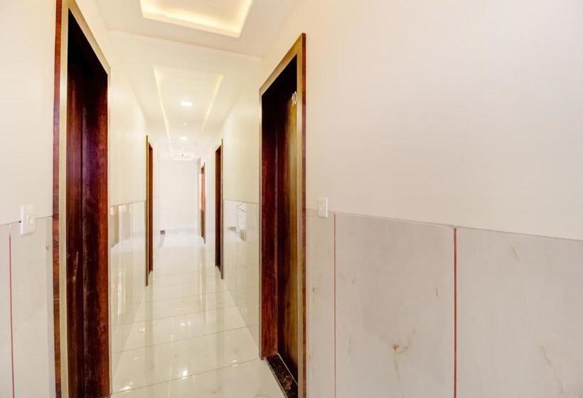 בית מלון כפרי Capital O Nsk181 Rio Inn