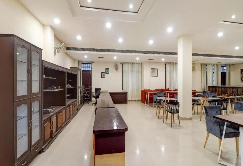 فندق Super Capital O Divira Inn