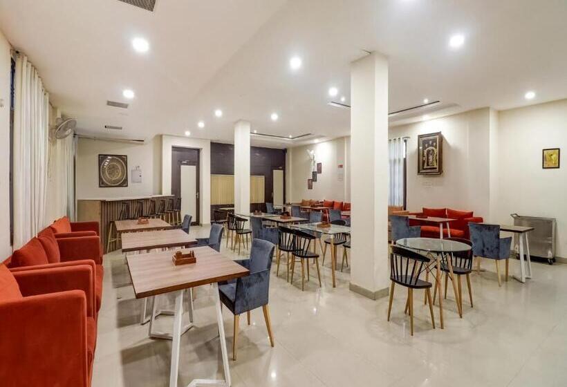 فندق Super Capital O Divira Inn