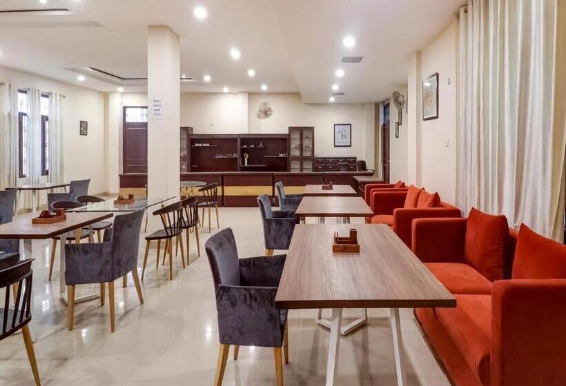 فندق Super Capital O Divira Inn