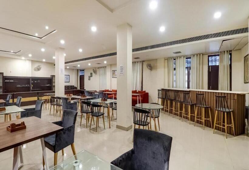 فندق Super Capital O Divira Inn