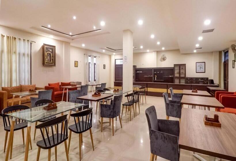 فندق Super Capital O Divira Inn
