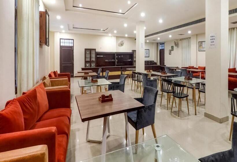 فندق Super Capital O Divira Inn
