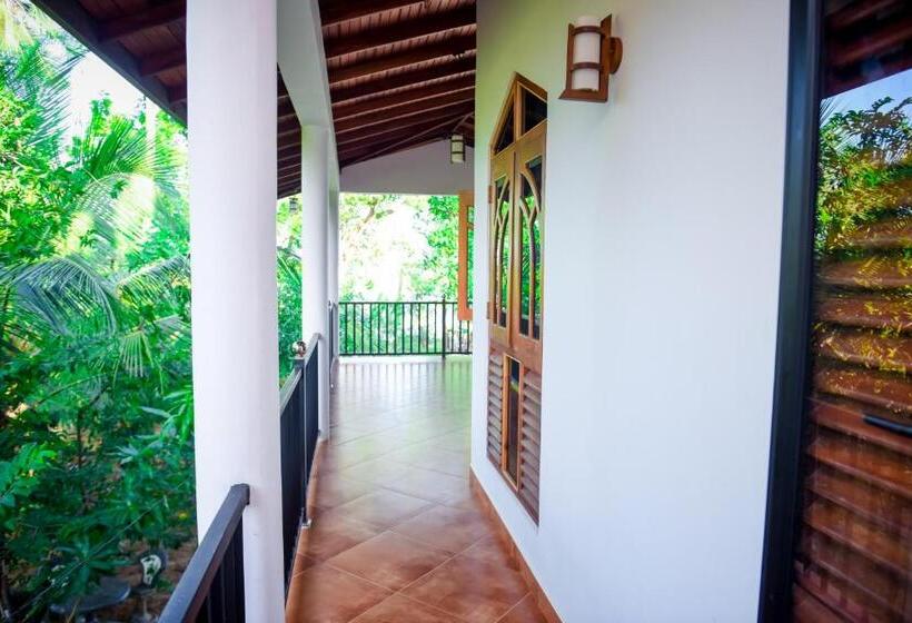 בית מלון כפרי Double Lake View Tissa & Safari