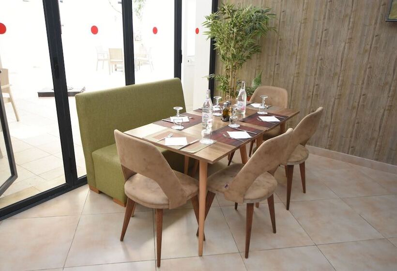 هتل Downtown Tunis