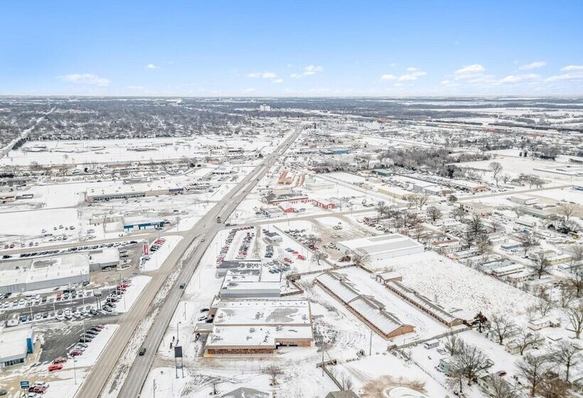 Eleven Boutique Hotel Llc