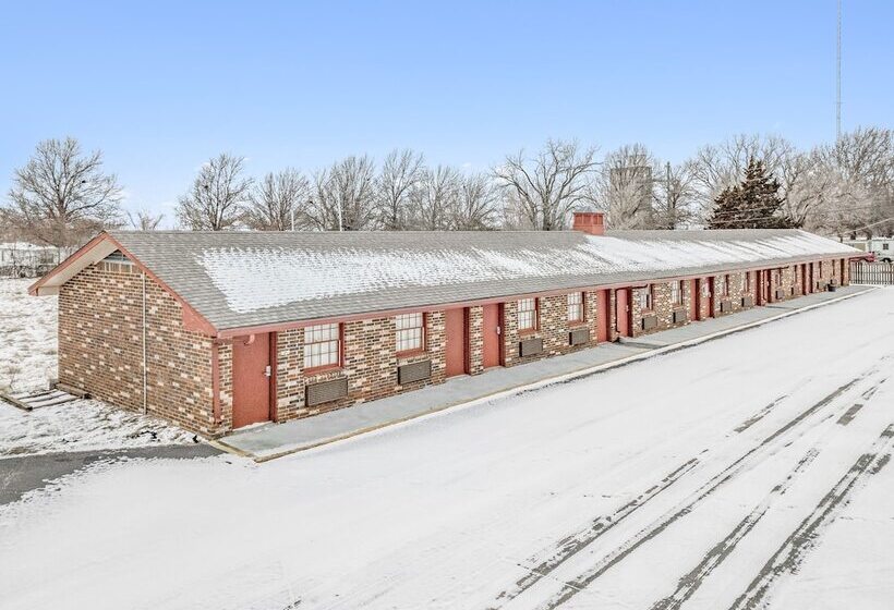 Eleven Boutique Hotel Llc