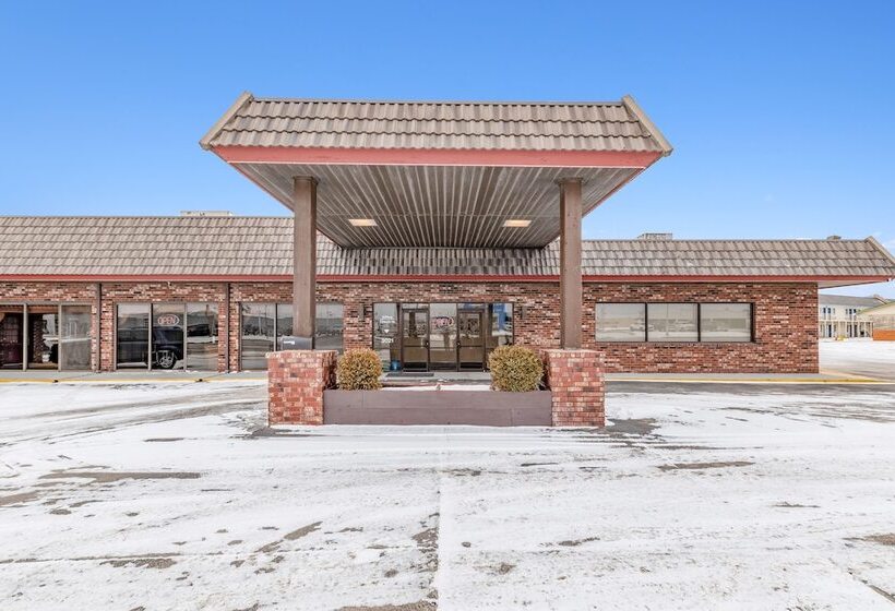 Eleven Boutique Hotel Llc