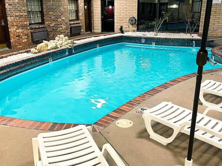 Eleven Boutique Hotel Llc