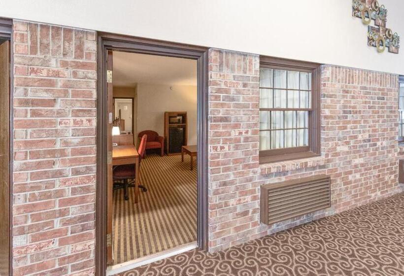 Eleven Boutique Hotel Llc