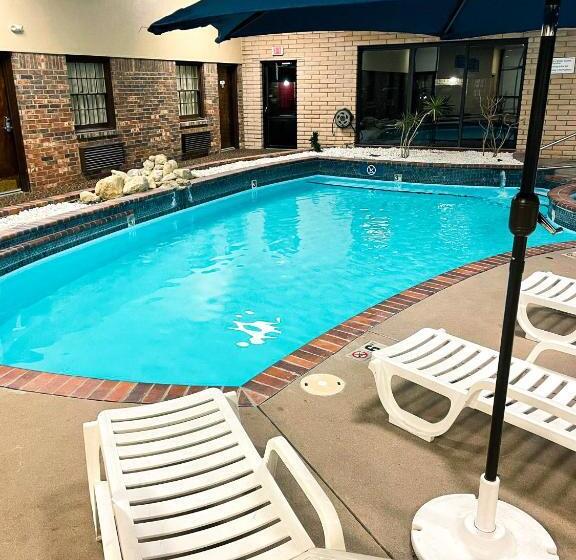 Eleven Boutique Hotel Llc