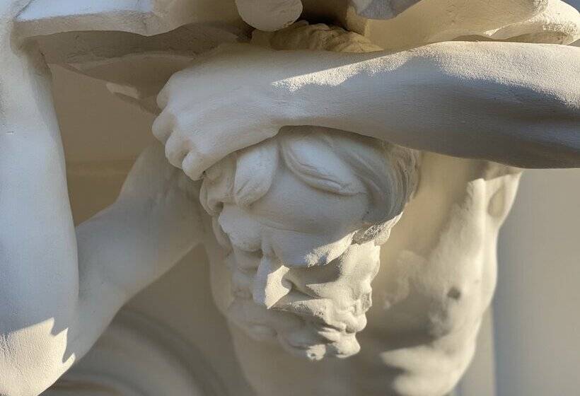 فندق Flora Batava