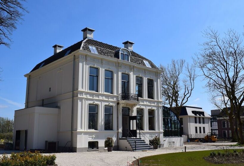 فندق Flora Batava