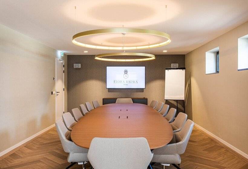 فندق Flora Batava