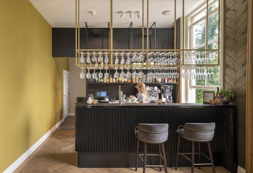 فندق Flora Batava