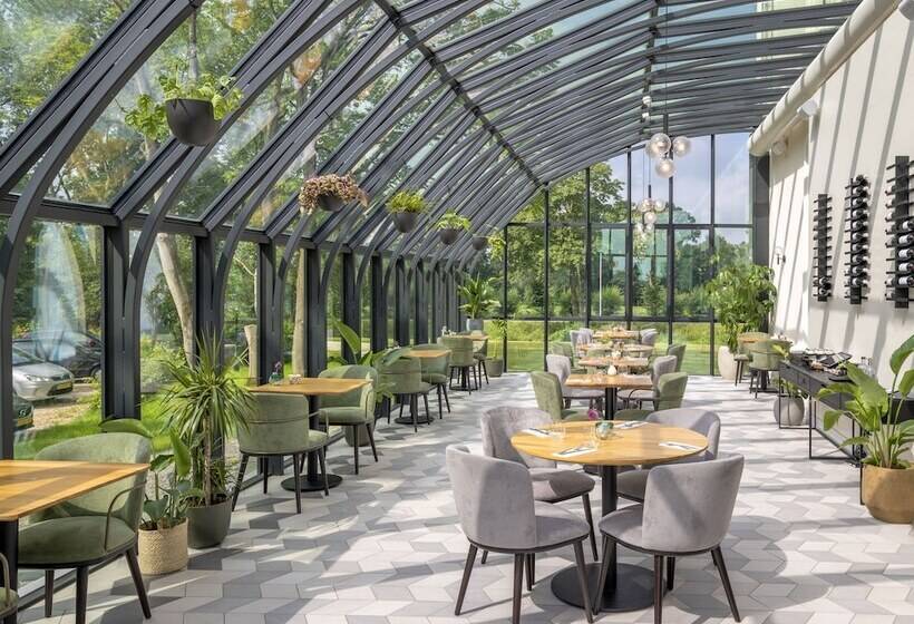 فندق Flora Batava