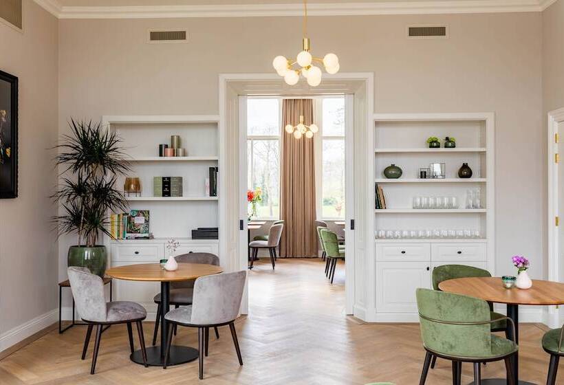 فندق Flora Batava