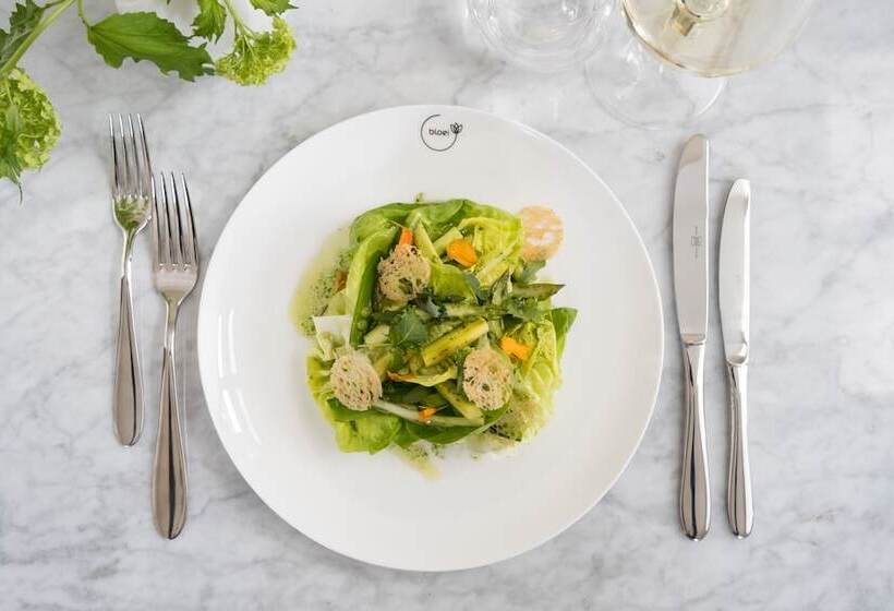 فندق Flora Batava