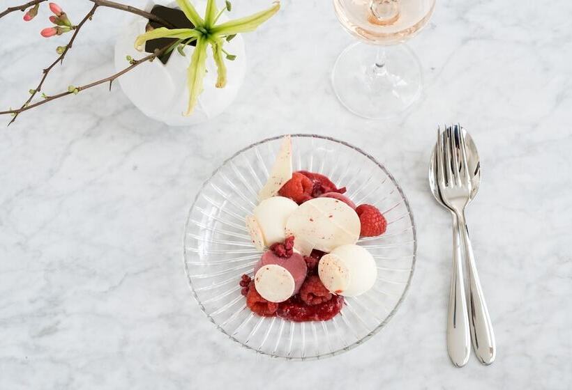 فندق Flora Batava