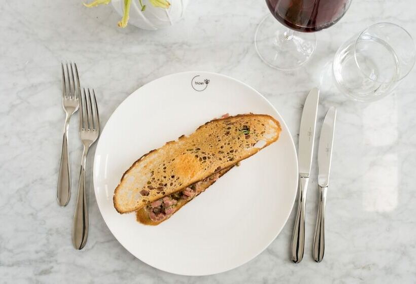 فندق Flora Batava