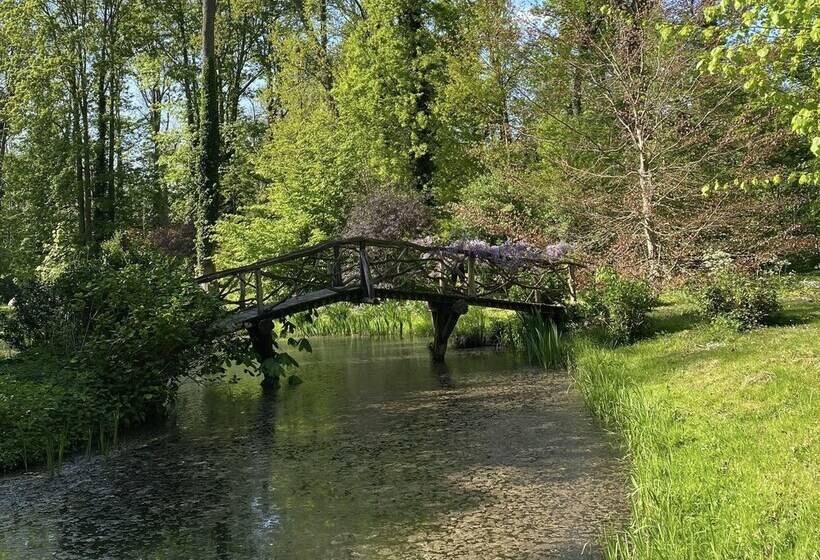 فندق Flora Batava