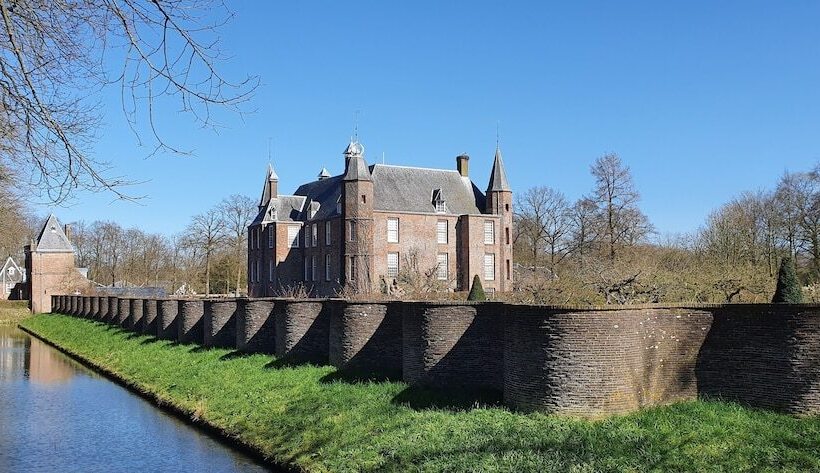 فندق Flora Batava