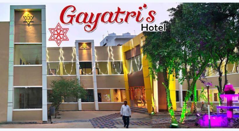 호텔 Gayatri S Guest House