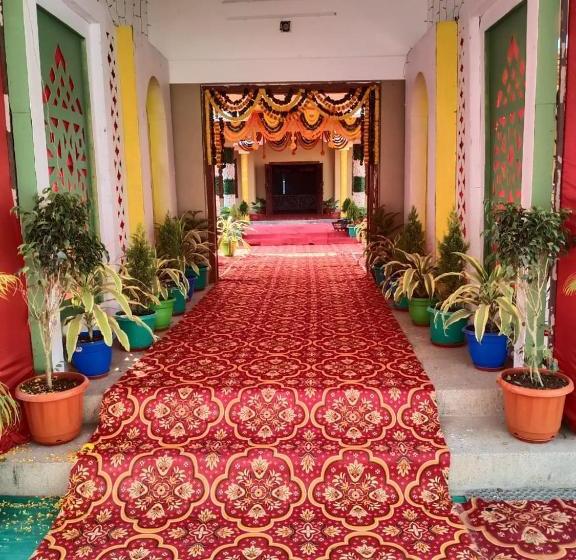 호텔 Gayatri S Guest House