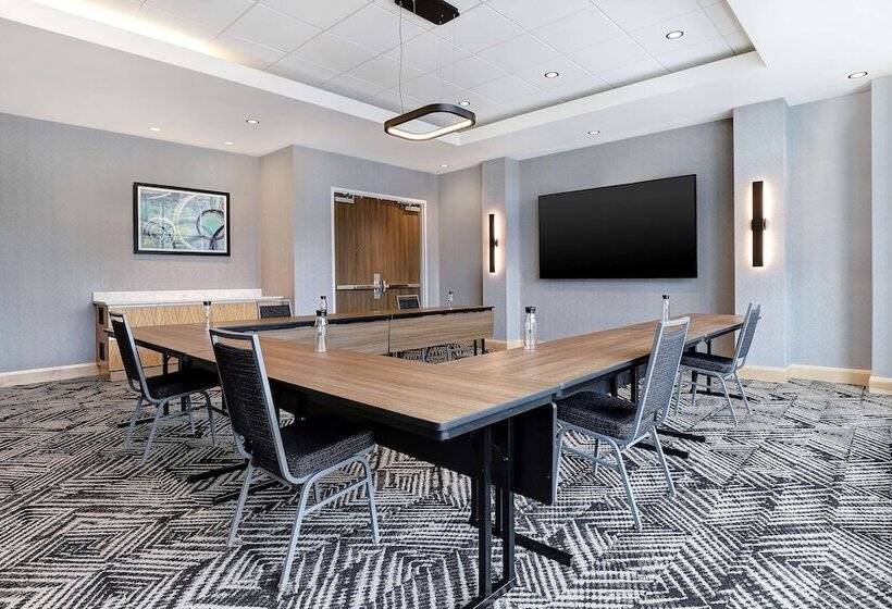 Отель Hyatt Place Ottawa West