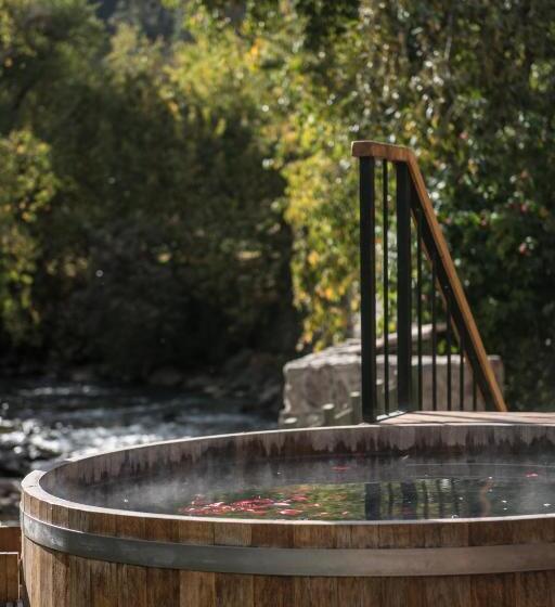 هتل Las Qolqas Ecoresort Ollantaytambo