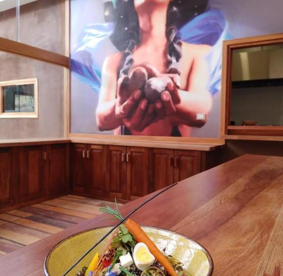 هتل Las Qolqas Ecoresort Ollantaytambo