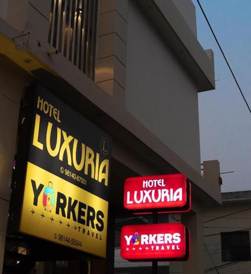 호텔 Luxuria